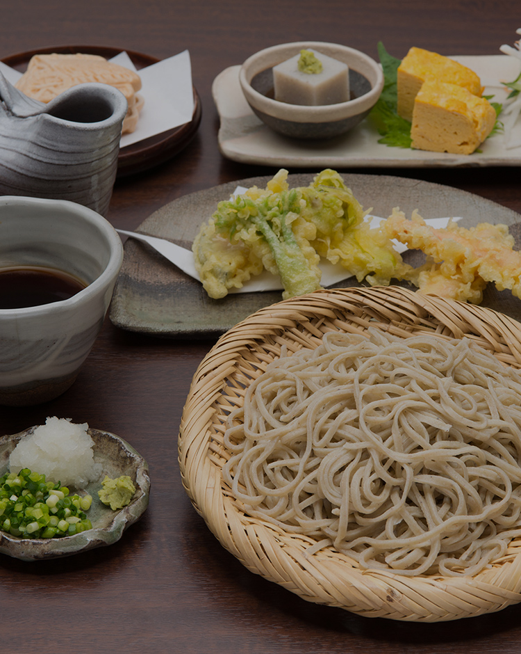 こだわりの手打ち蕎麦と旨い料理、肴とお酒でゆるりとしたひとときを。